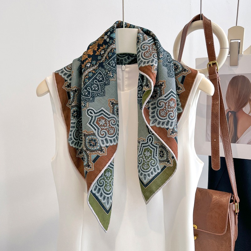 Central Compass Persian Floral - Travel Accessories Neck review and price